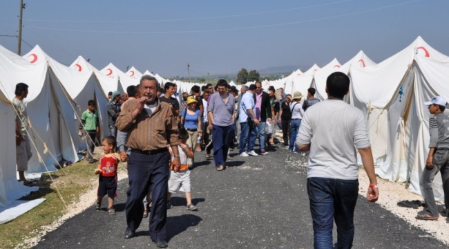 Özer Sencar anket sonuçlarını açıkladı: Erdoğan'ın 'göndermeyeceğiz' dediği sığınmacılarla ilgili AKP'liler ne düşünüyor?