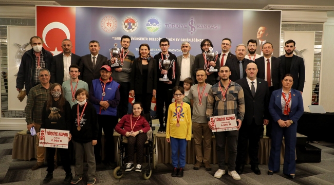 Sakarya'nın ev sahipliği yaptığı Satranç Türkiye Kupası heyecanı sona erdi