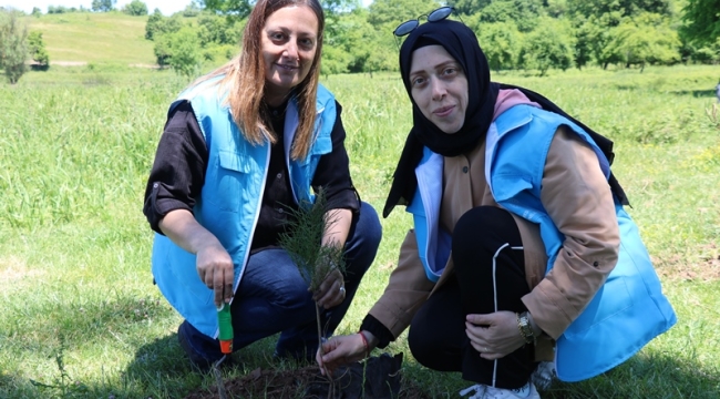 Sakarya Gençlik ve Spor İl Müdürlüğü ve Orman Bölge Müdürlüğü ile ortaklaşa yürütülen faaliyette 200 fidan toprak ile buluştu.