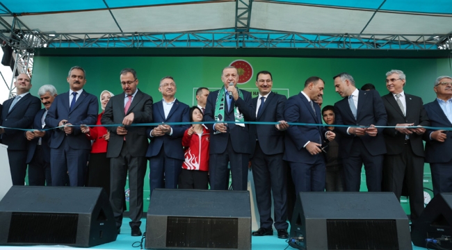 Cumhurbaşkanı Recep Tayyip Erdoğan, Sakarya'da 4 milyar TL değerindeki 203 yatırımın açılışını yaptı. 