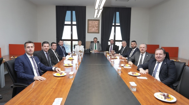 Seçim işlerinden sorumlu başkan yardımcısı Yavuz SATSO Başkanı Akgün Altuğ'a ziyarette bulundu