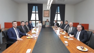 Seçim işlerinden sorumlu başkan yardımcısı Yavuz SATSO Başkanı Akgün Altuğ'a ziyarette bulundu