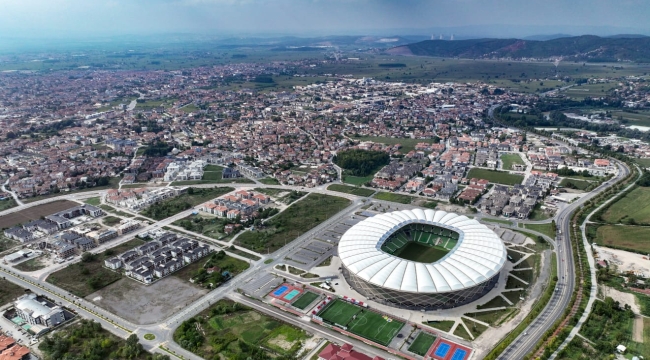 UEFA Sakaryaspor stadını denetledi.