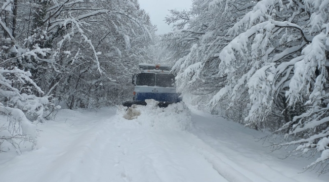İlimizde Etkili olan Bölgelerde Büyükşehir yoğun kar alan grup yollarını açıyor