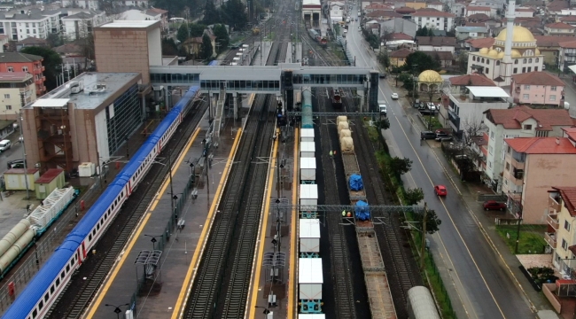 Sakarya'dan İskenderun'a kardeşlik treni: 40 konteyner daha yola çıktı