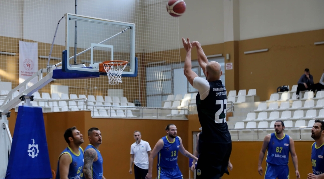 Büyükşehir basket hazırlık maçında Karamürselbey ile karşılaştı