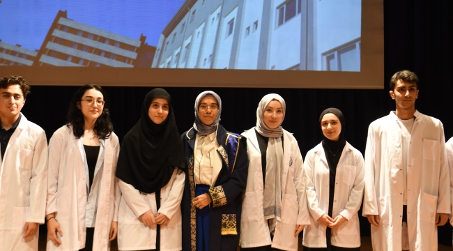 "Beyaz Önlük Giyme Töreni" ile Tıp Fakültesi öğrencilerine jest yapıldı